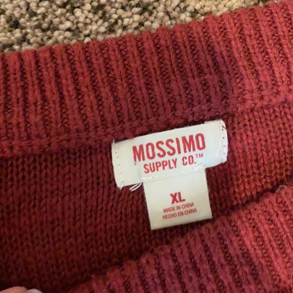 Two sweaters - Picture 4 of 4